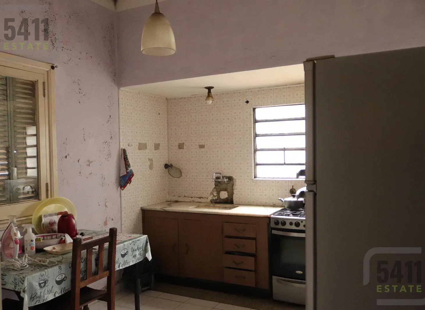 Venta Casa 5 ambientes a reciclar con Patio y fondo Garage en Banfield Este 8