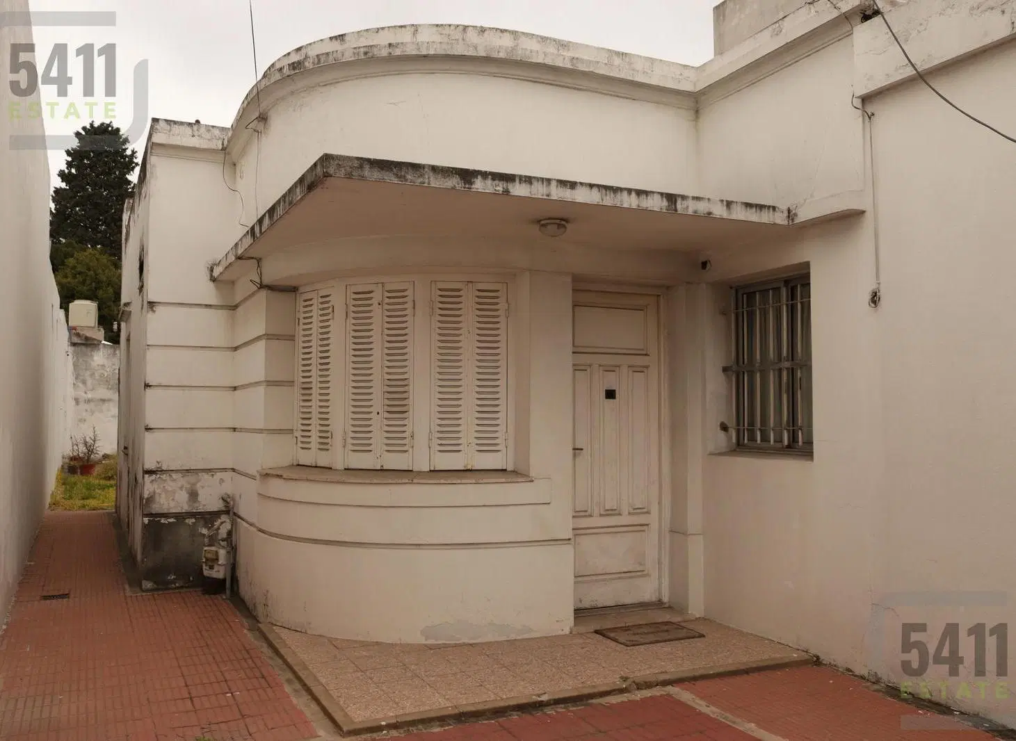 Venta Casa 5 ambientes a reciclar con Patio y fondo Garage en Banfield Este 5