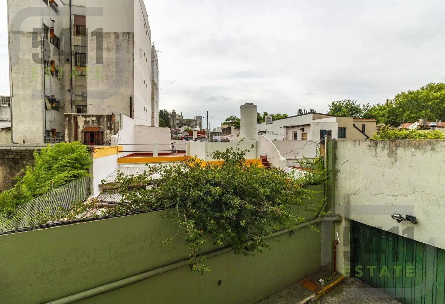 Venta Departamento 3 ambientes 1er piso Lateral ascensor Cochera en Velez Sarsfield. 2