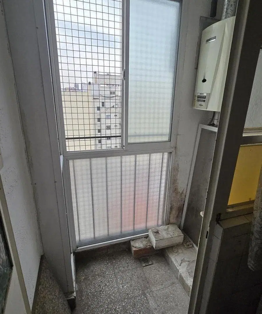 Venta Departamento 3 ambientes con Balcon piso alto vista abierta en Flores 8