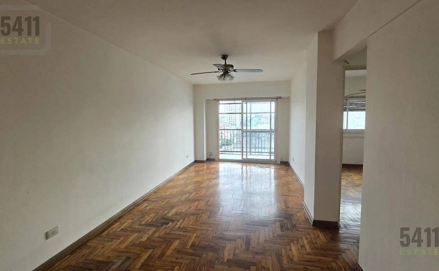 Venta Departamento 3 ambientes con Balcon piso alto vista abierta en Flores 3
