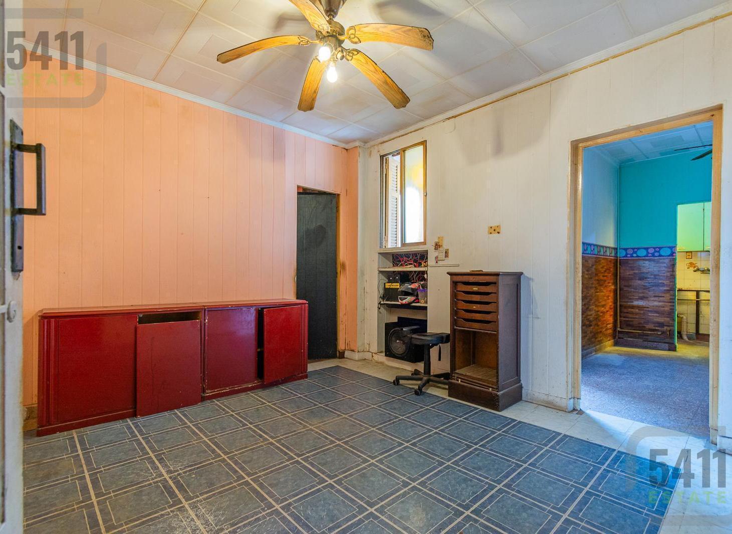 Foto de Venta PH 4 ambientes a refaccionar con terraza y gran potencial, imagen 3