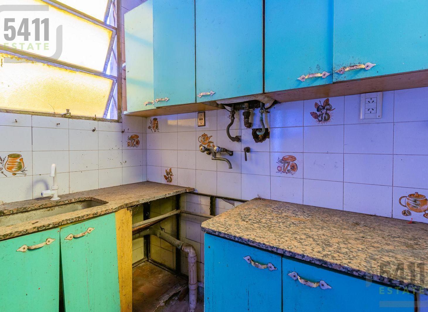 Foto de Venta PH 4 ambientes a refaccionar con terraza y gran potencial, imagen 1