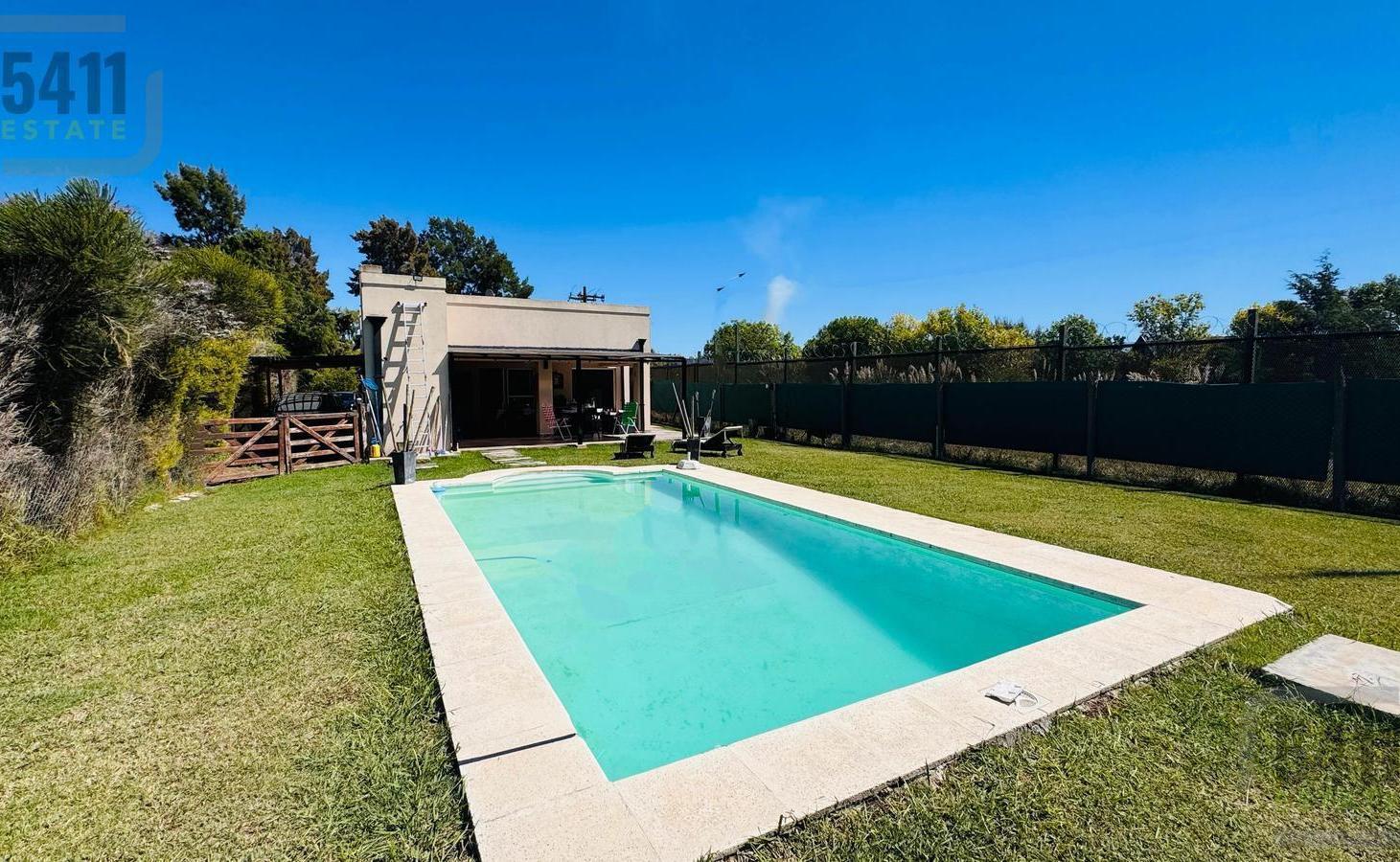 Foto de Venta Casa 4 ambientes, 3 baños. Piscina. Cocheras. Lote de más de 800m, imagen 4