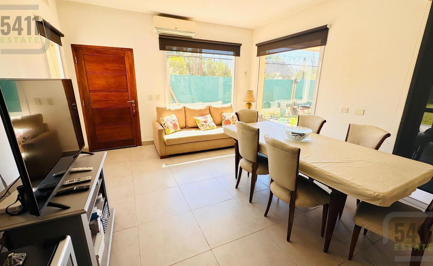 Foto de Venta Casa 4 ambientes, 3 baños. Piscina. Cocheras. Lote de más de 800m, imagen 5