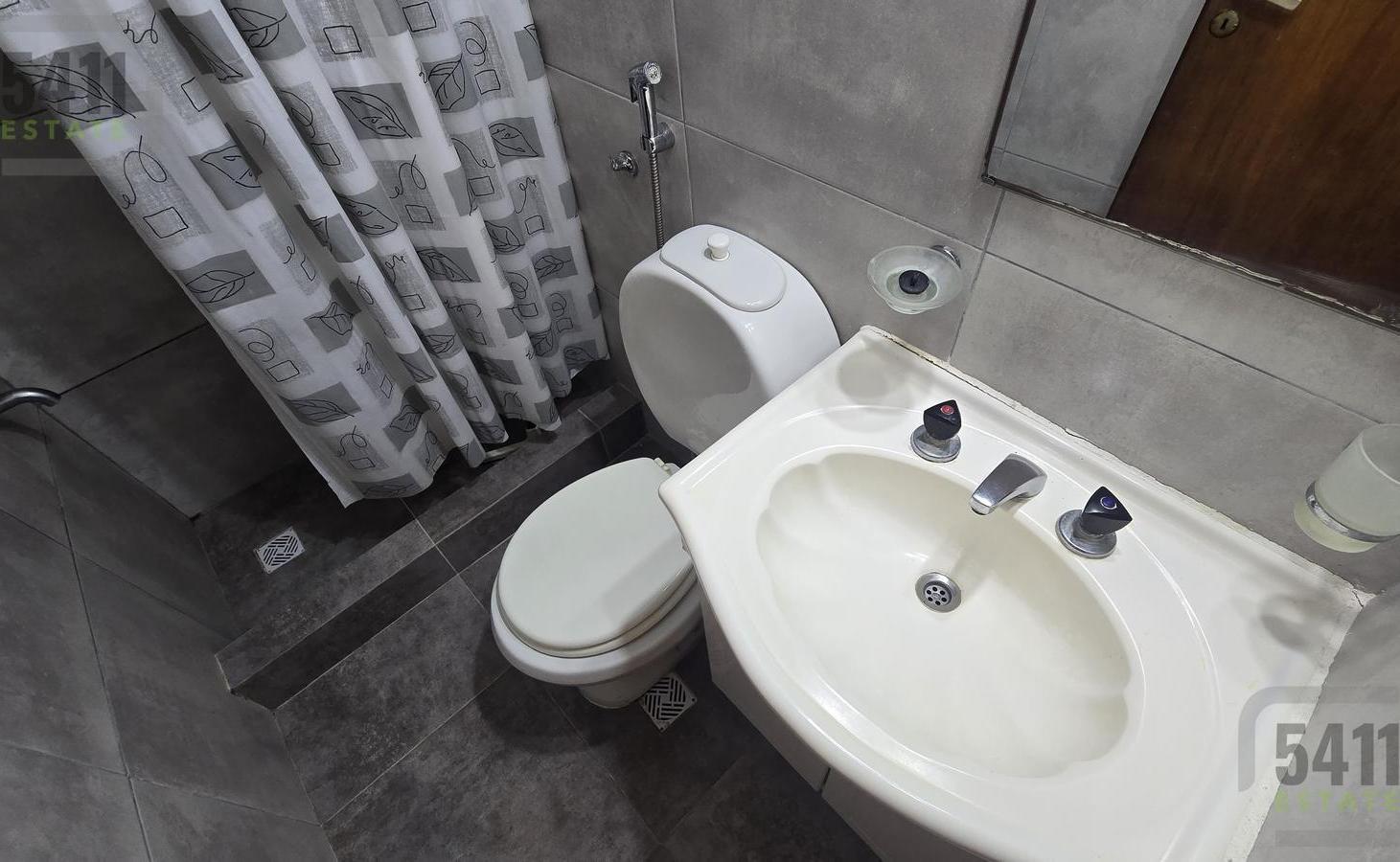 Foto de Venta Departamento 2 amb lateral con cochera en Villa Gesell, imagen 1
