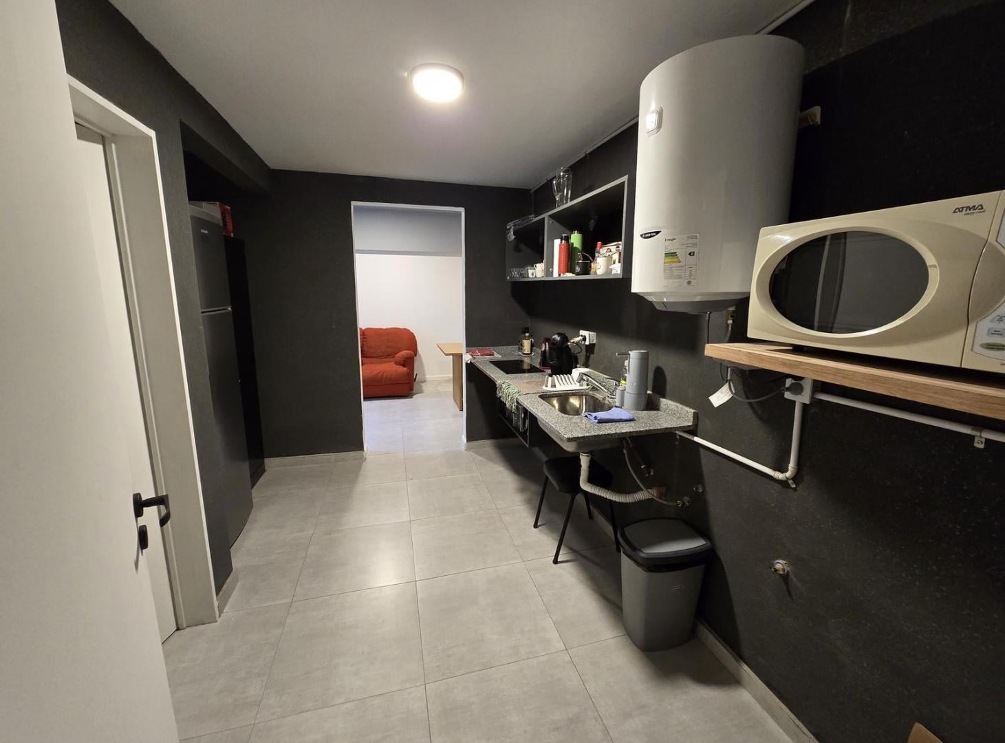 Foto de Venta Oficina 5 ambientes al frente con Balcon en San Telmo., imagen 4