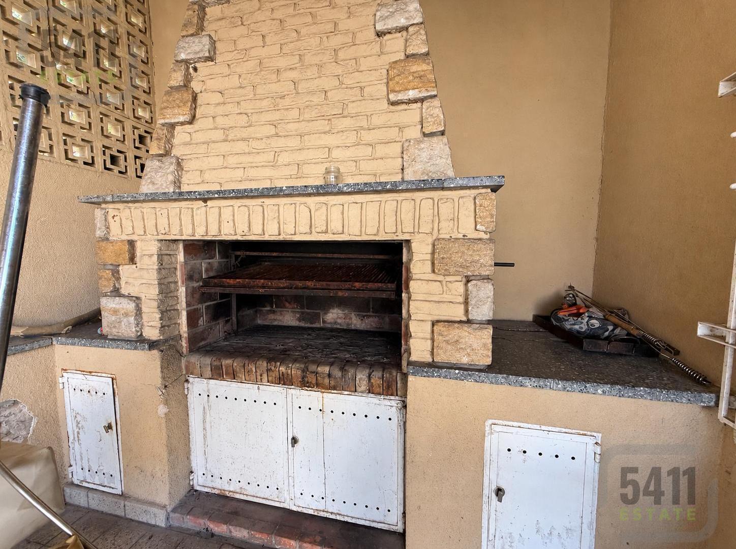 Foto de Venta Casa Chalet 4 ambientes con cochera parrilla en Villa Sarmiento, imagen 3