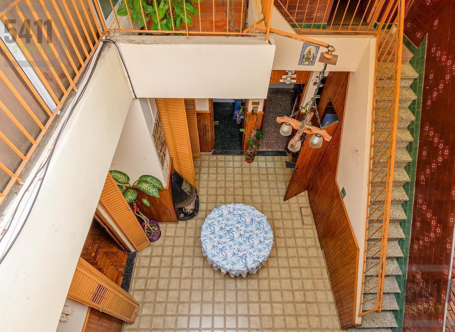 Foto de Venta Casa 5 ambientes con terraza y cochera en Villa Pueyrredon, imagen 2