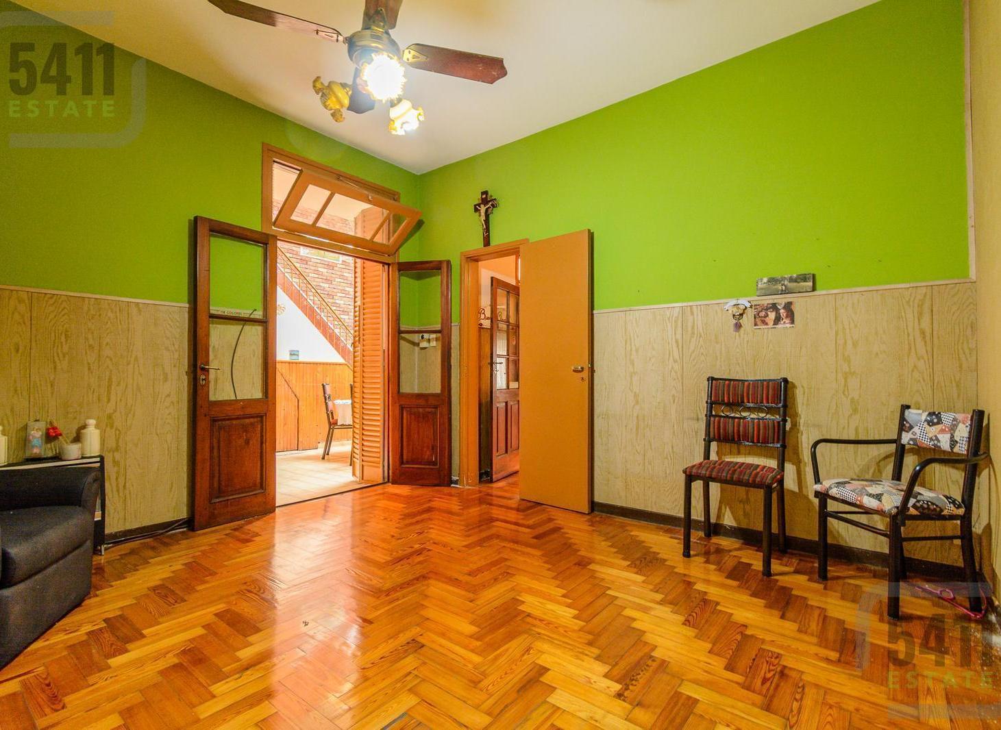 Foto de Venta Casa 5 ambientes con terraza y cochera en Villa Pueyrredon, imagen 1