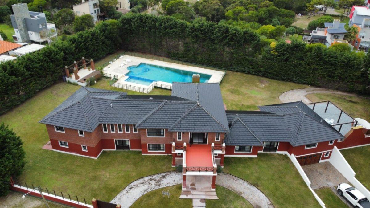 Casa 9 ambientes venta Mar Azul