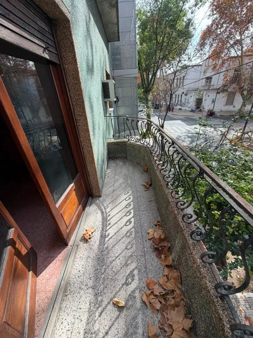 Ph tres ambientes con patio y balcon al frente 2