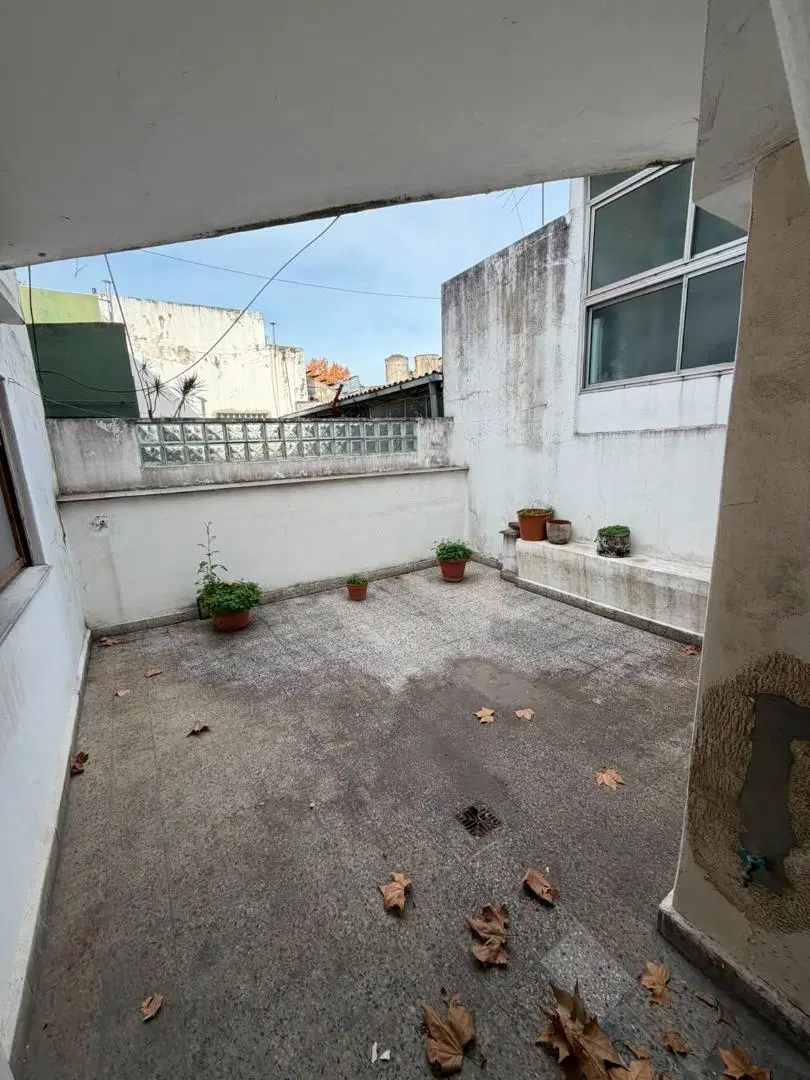 Ph tres ambientes con patio y balcon al frente 4