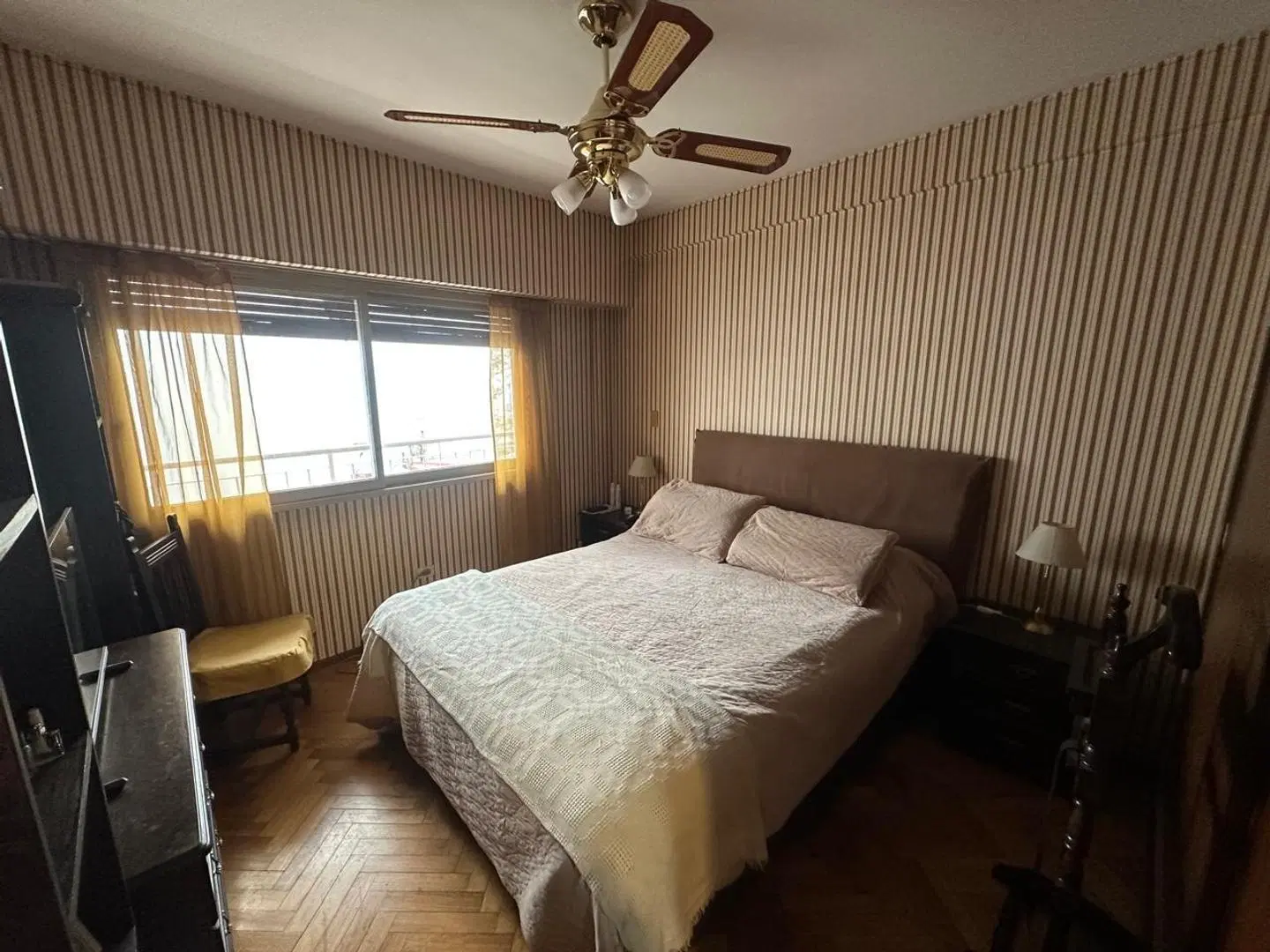 Departamento 4 ambientes con balcón en venta 2
