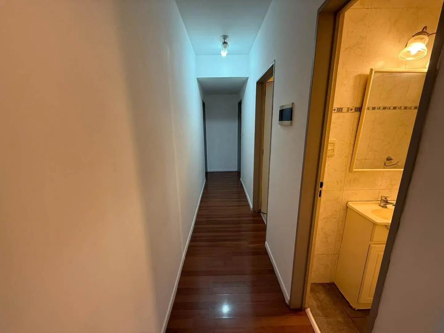 Departamento de 3 amb. c/balcón cerrado fte 2