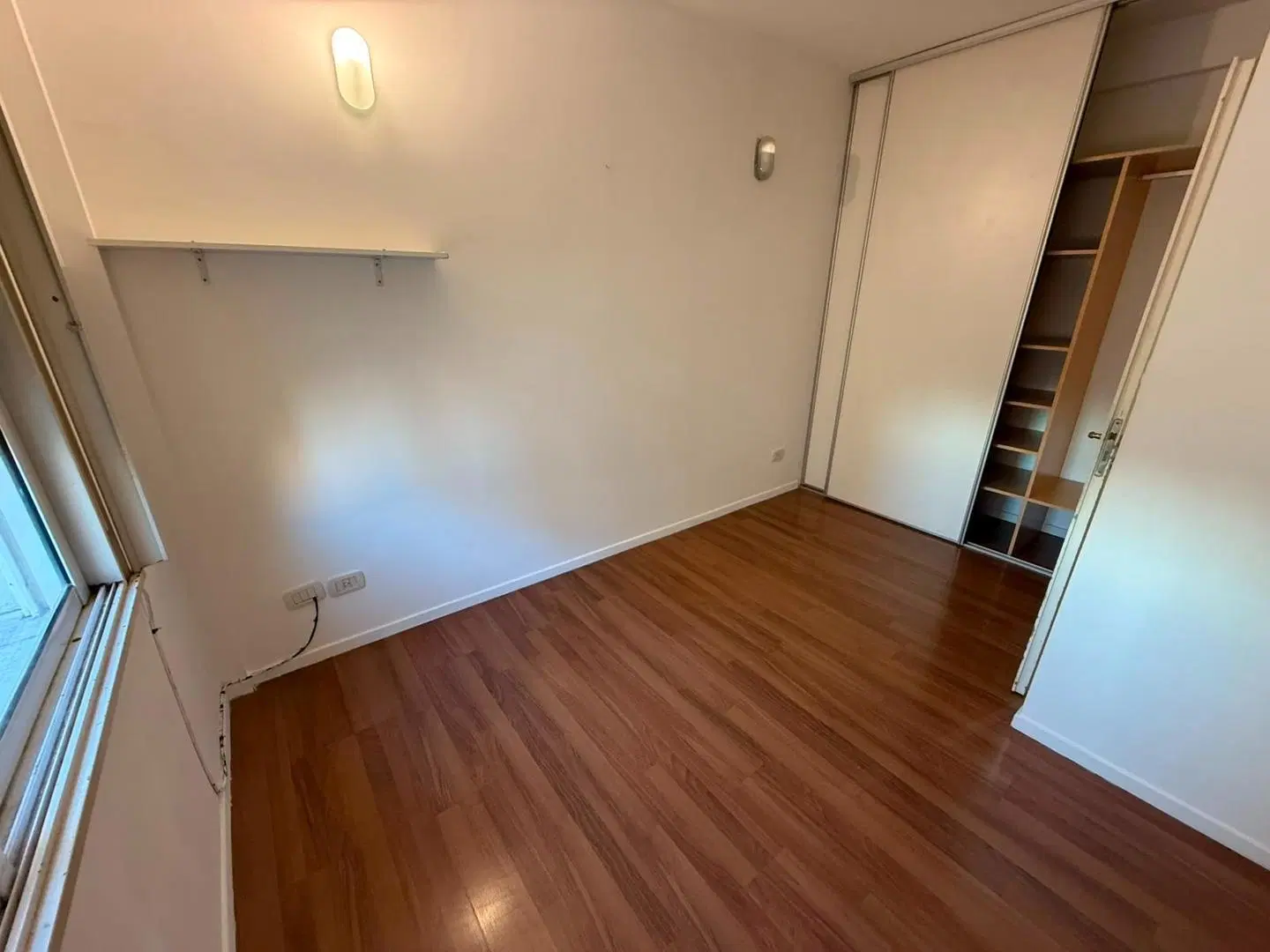 Departamento de 3 amb. c/balcón cerrado fte 8