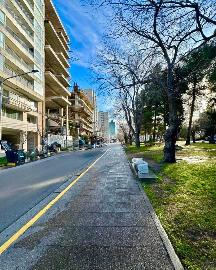 Foto de AMPLIO SEMIPISO VENTA CENTRO NQN, imagen 1
