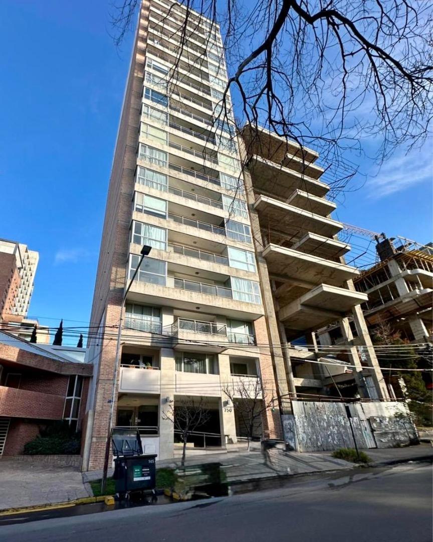 Foto de AMPLIO SEMIPISO VENTA CENTRO NQN, imagen 4