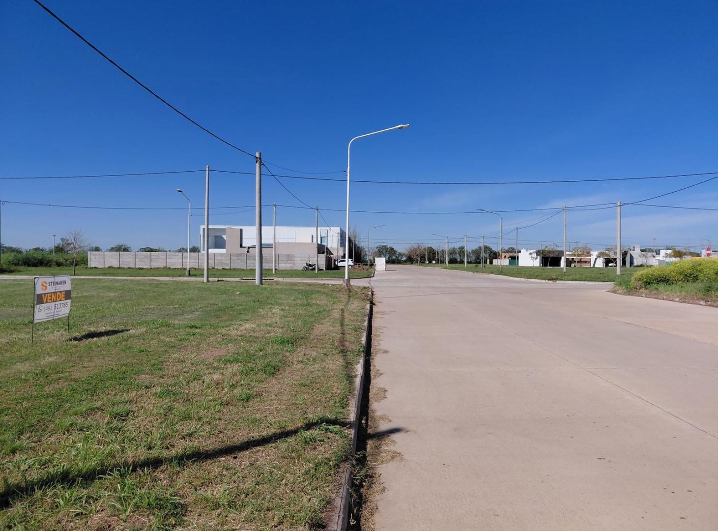 Foto de Exclusivo terreno en B° El Bosque sobre calle Constitución con 15 mts, imagen 2