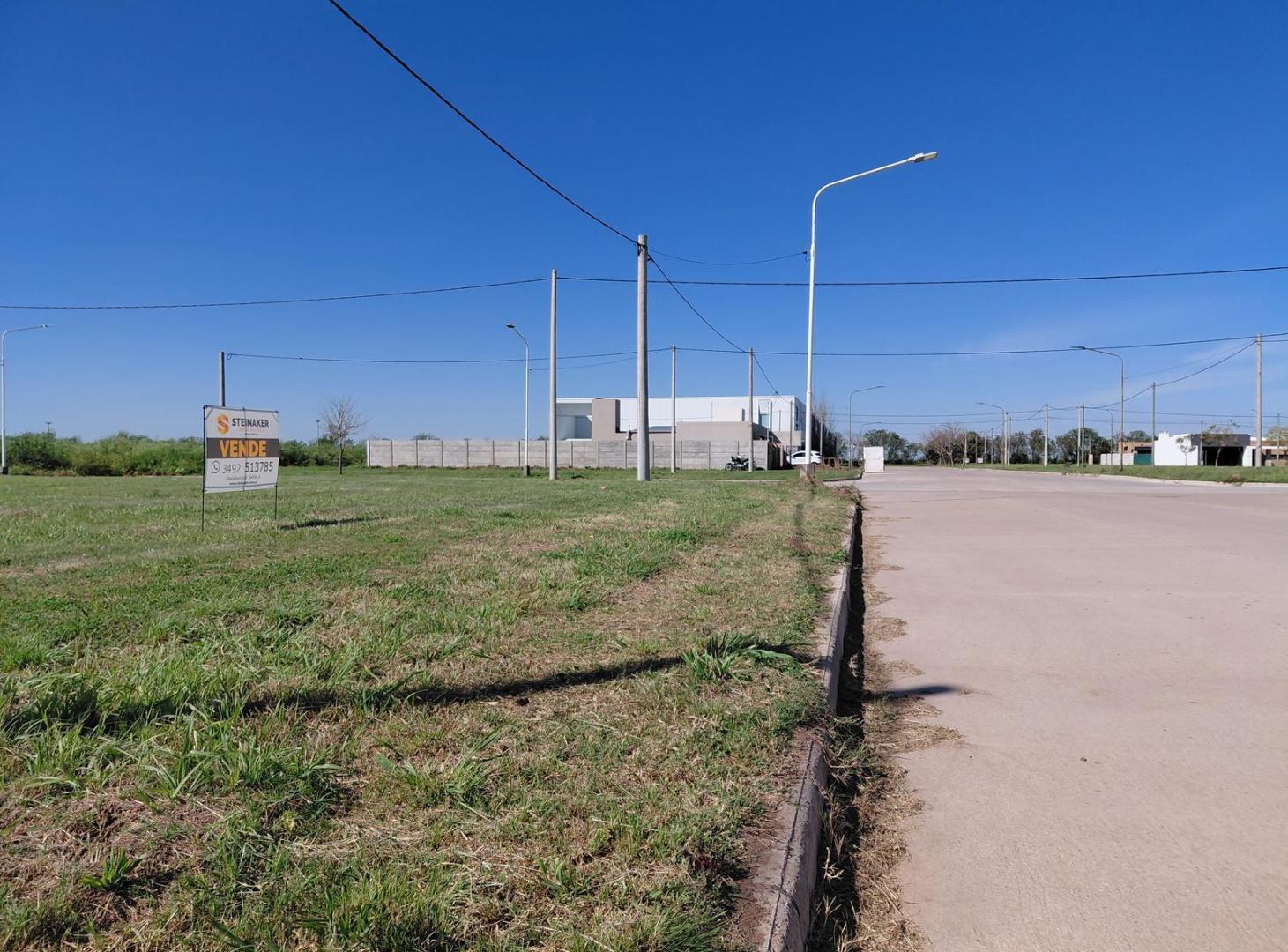 Foto de Exclusivo terreno en B° El Bosque sobre calle Constitución con 15 mts, imagen 3