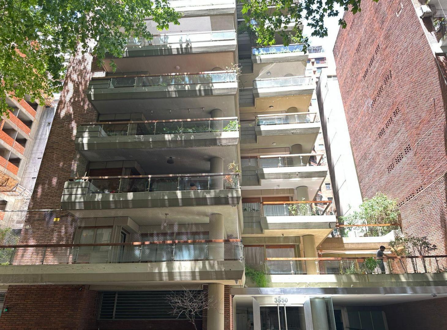 Departamento 5 ambientes con cochera y patio
