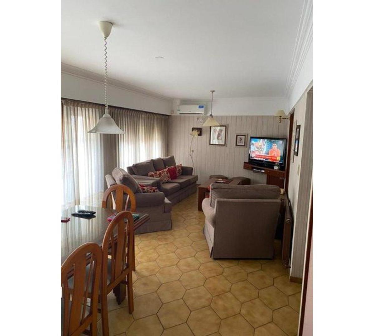 Foto de Chalet de 4 ambientes con quincho, local y parque, imagen 5