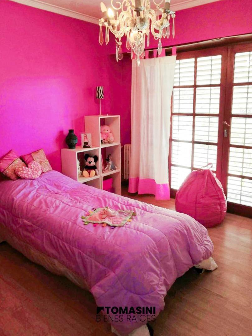 Foto de CHALET DE 5 AMBIENTES CON PISCINA,DESARROLLADO EN 2 PLANTAS, imagen 4
