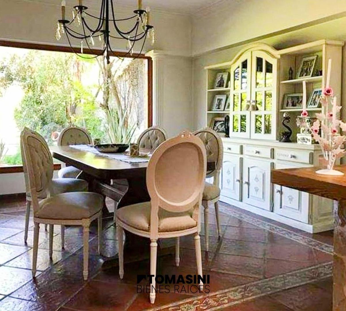 Foto de CHALET DE 5 AMBIENTES CON PISCINA,DESARROLLADO EN 2 PLANTAS, imagen 3