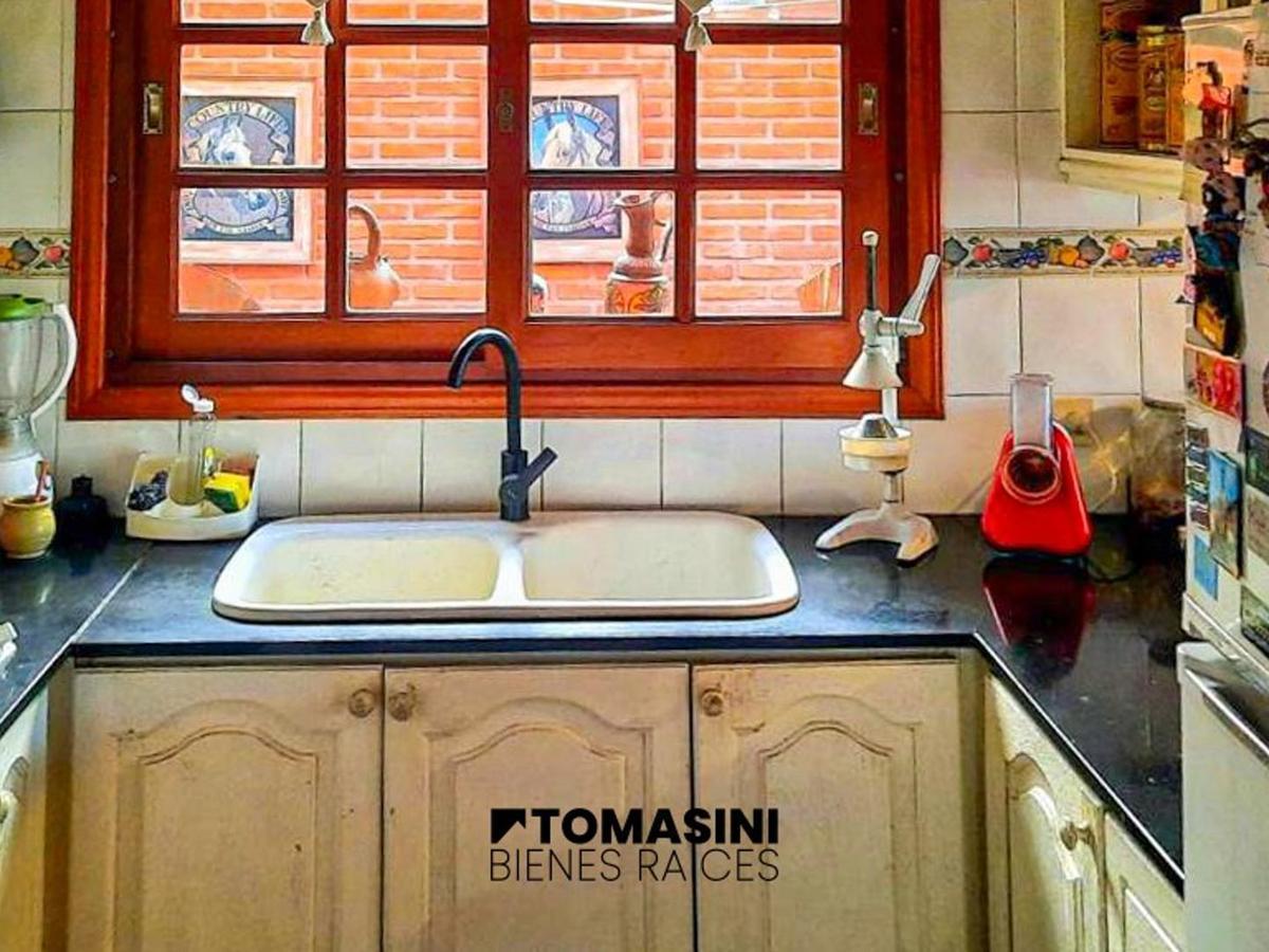CHALET DE 5 AMBIENTES CON PISCINA,DESARROLLADO EN 2 PLANTAS