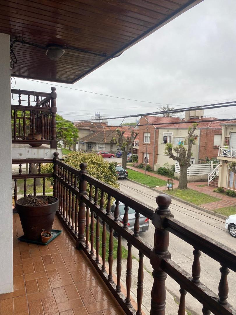 PH de 4 Ambientes Al Frente con Balcon 4
