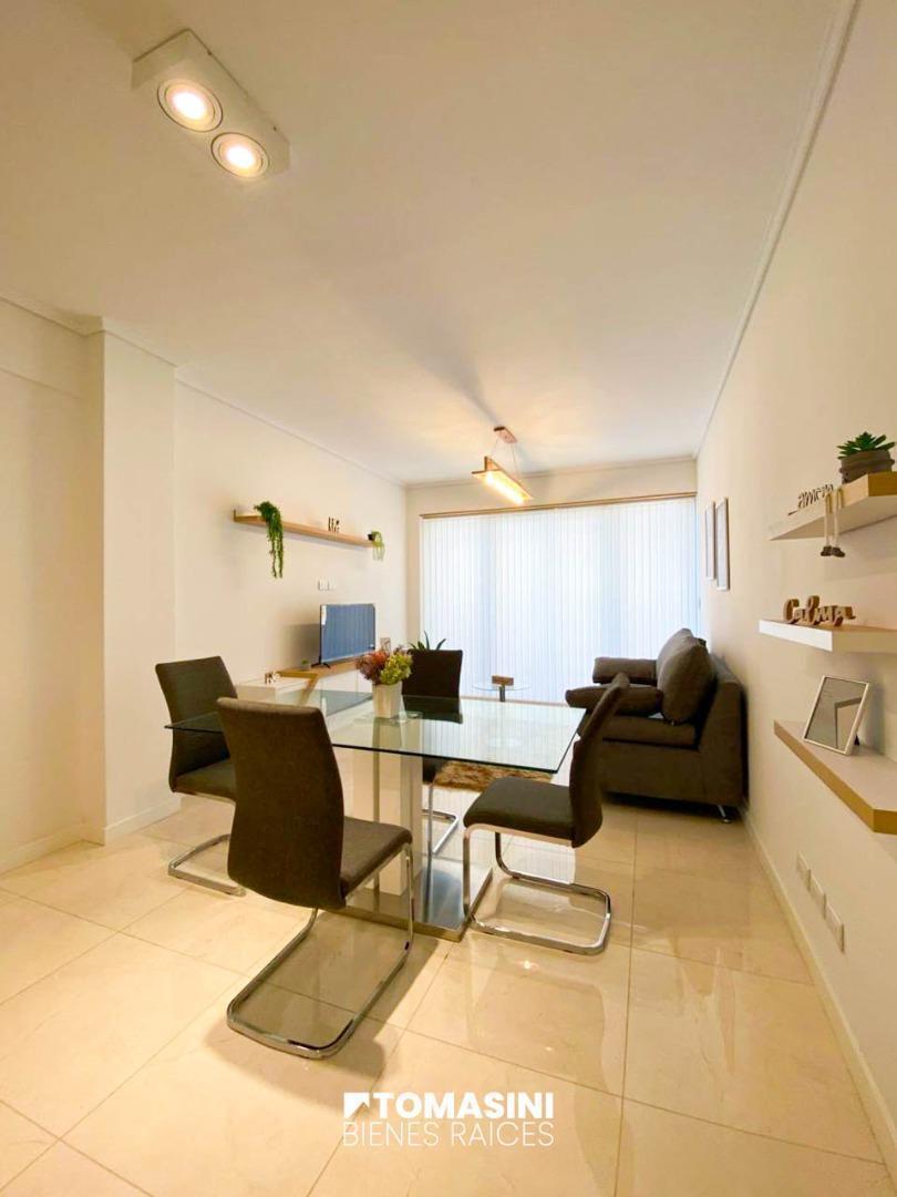 3 Amb. a La Calle con Balcon Saliente y Vista Lateral Al Mar 4