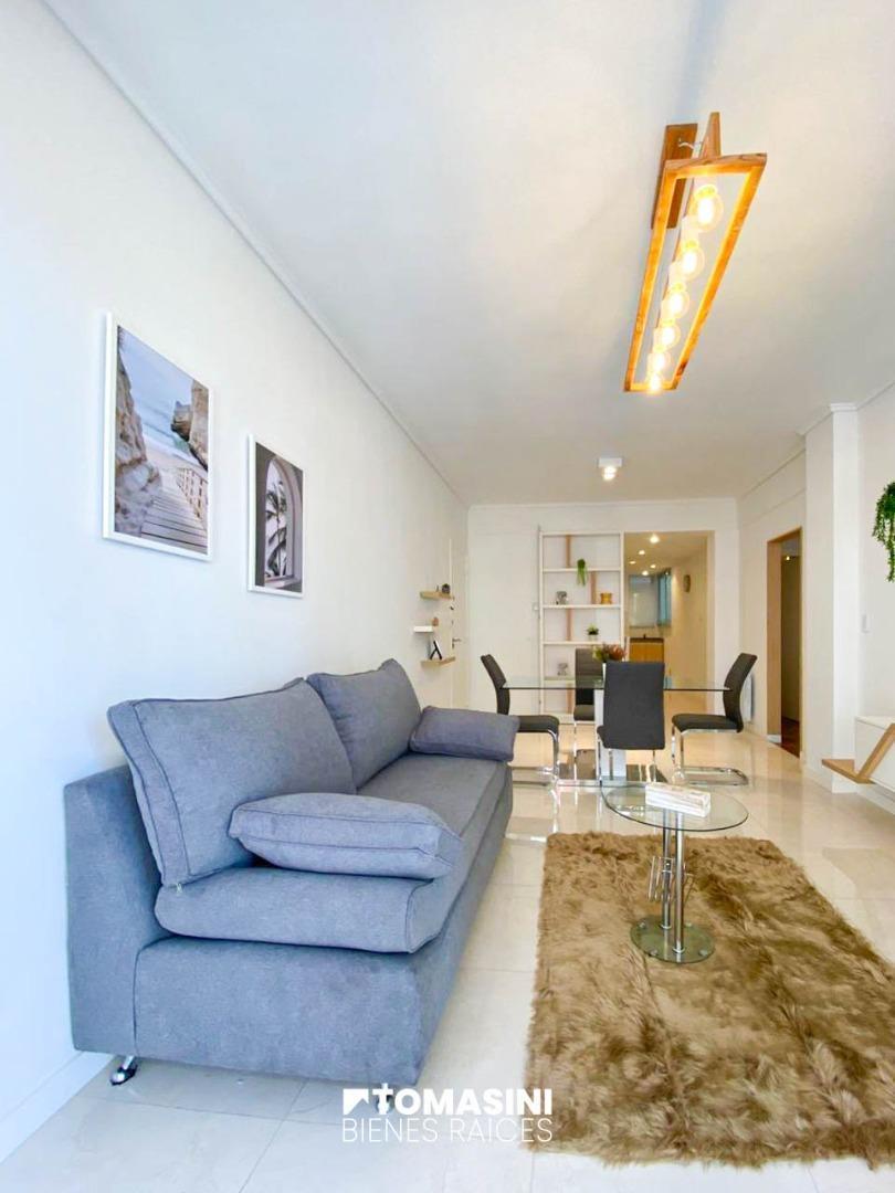 3 Amb. a La Calle con Balcon Saliente y Vista Lateral Al Mar 2