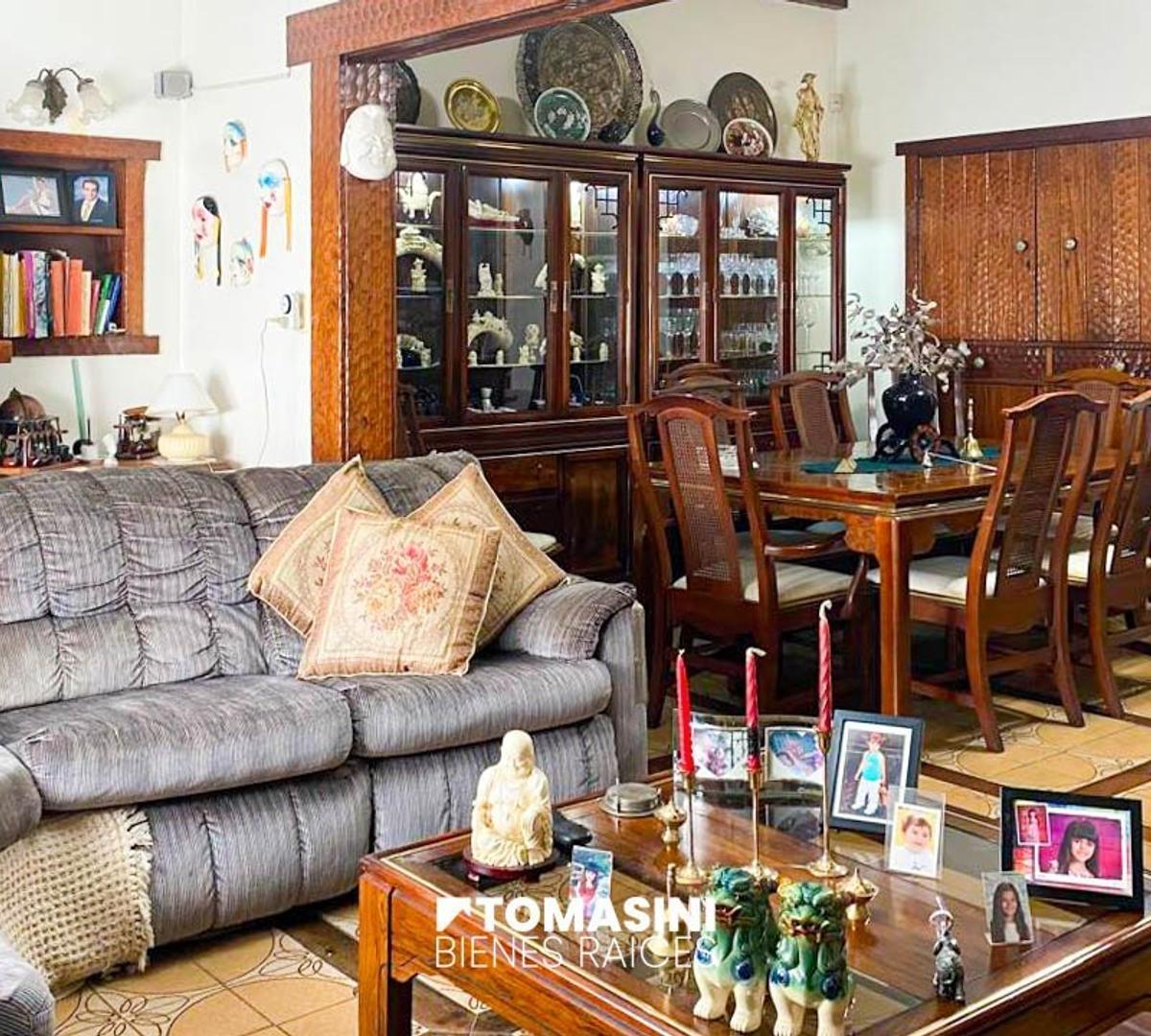 CHALET DE 4 AMBIENTES CON GARAGE, PARRILLA Y DEPARTAMENTO