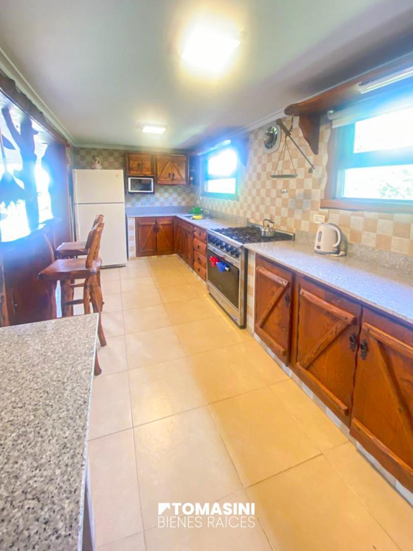 Foto de ALQUILER TEMPORADA - CHALET DE 3 AMB. CON PARQUE Y PISCINA, imagen 2