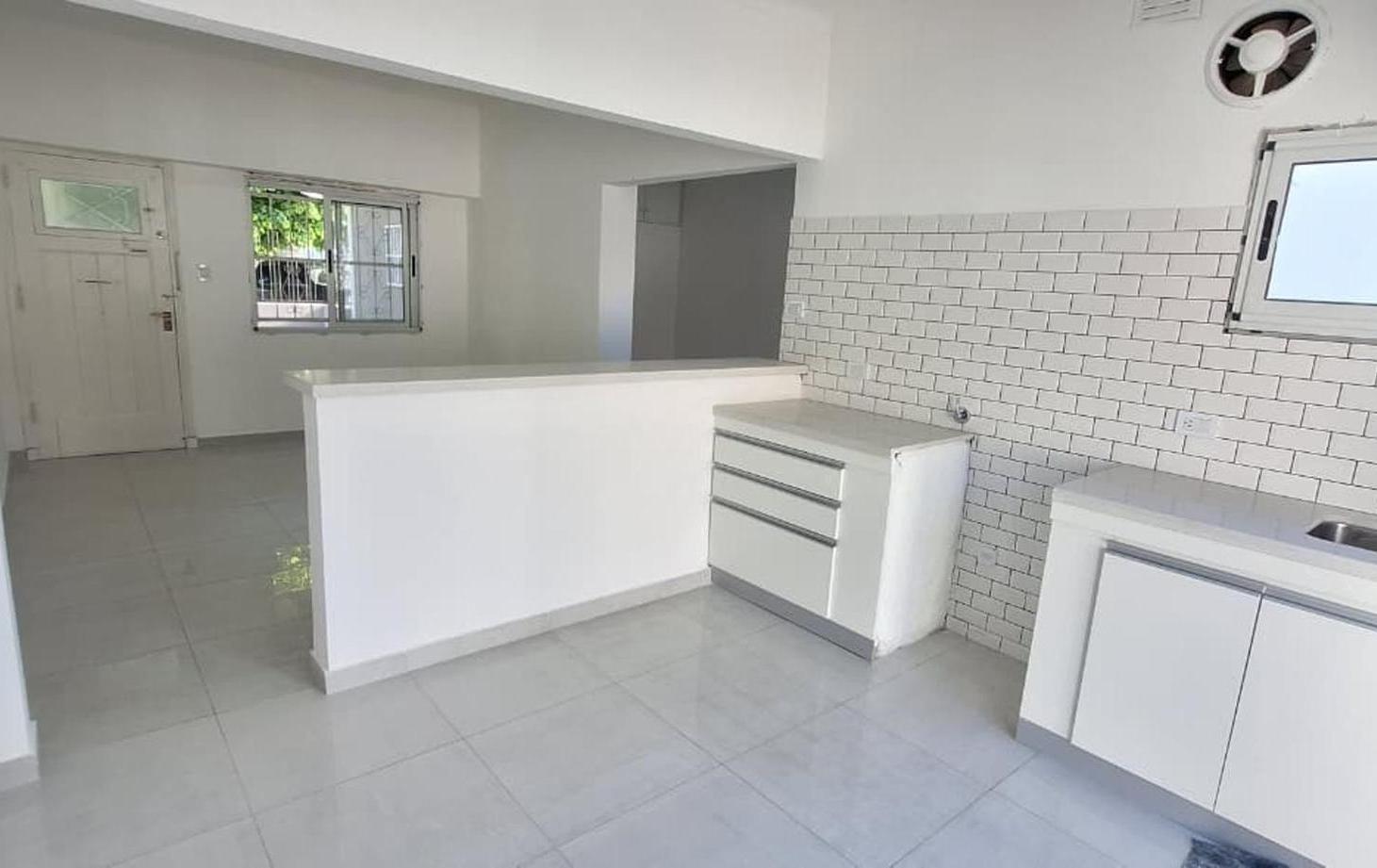 CASA 3 AMBIENTES CON DEPENDENCIA