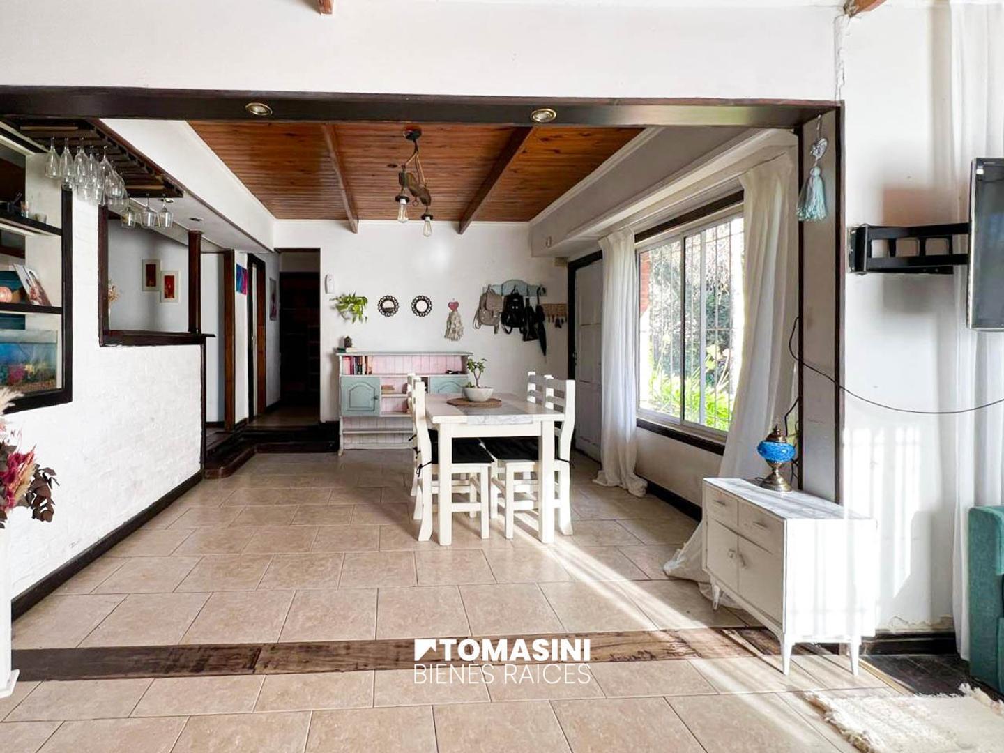Foto de CASA DE 3 AMBIENTES CON PARQUE, GARAGE Y PARRILLA, imagen 2