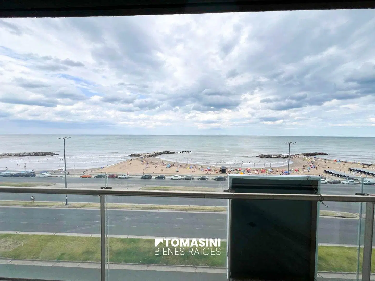 3 AMBIENTES CON VISTA PLENA LA MAR + COCHERA Y BAULERA 8