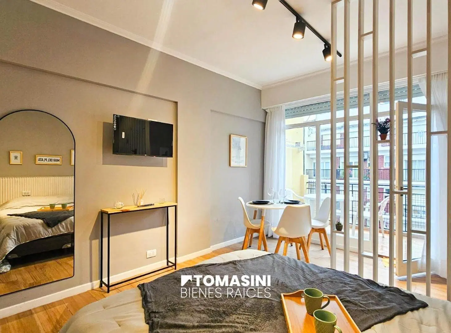 1 AMBIENTE CON BALCON TERRAZA 2