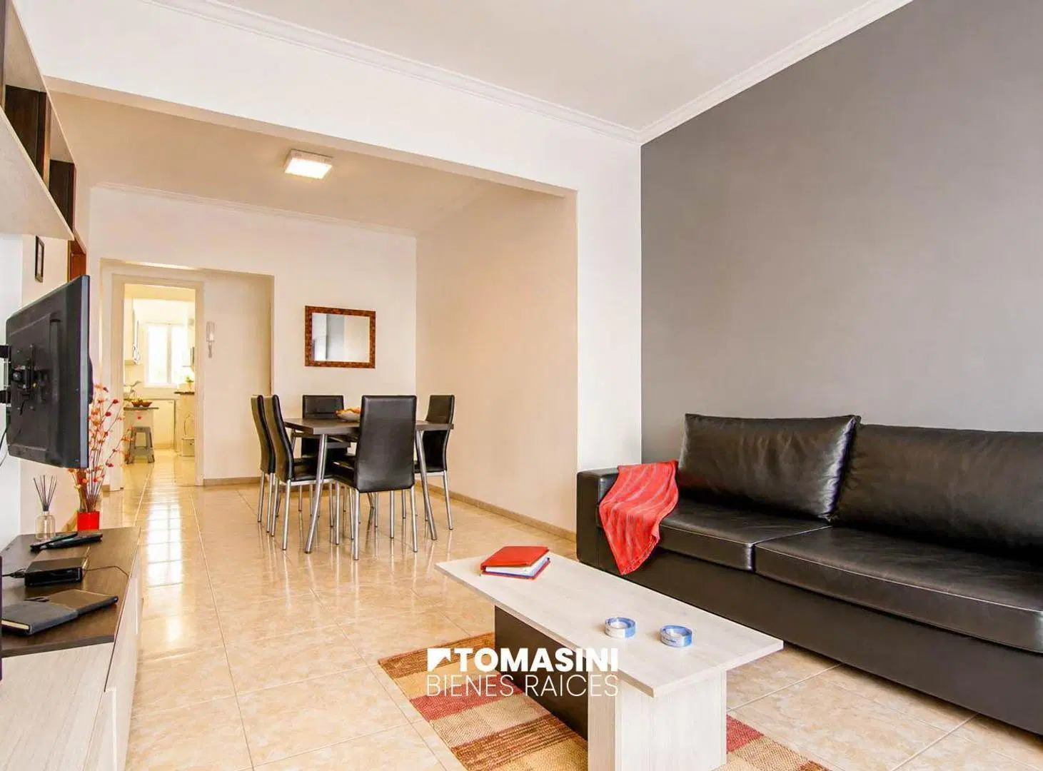 3 AMBIENTES CON BALCON A LA CALLE MAS DEPENDENCIA DE SERV. 8