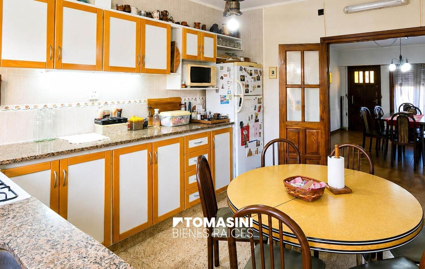 Foto de CASA 5 AMBIENTES CON GARAGE Y PARQUE, imagen 4