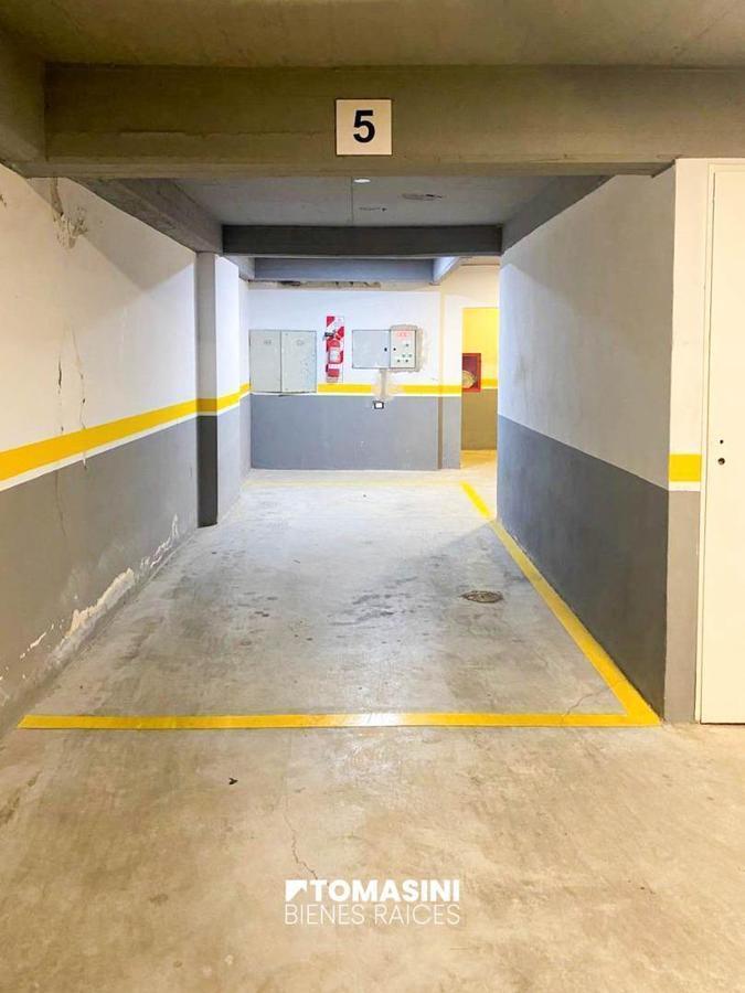 Foto de COCHERA CUBIERTA, ACCESO POR MONTACARGA, imagen 2
