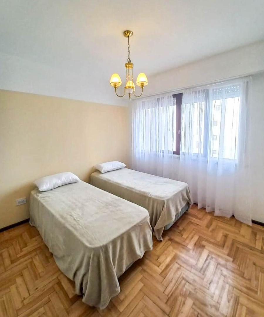 Foto de DEPARTAMENTO DE 3 AMBIENTES A LA CALLE CON BALCON SALIENTE, imagen 3
