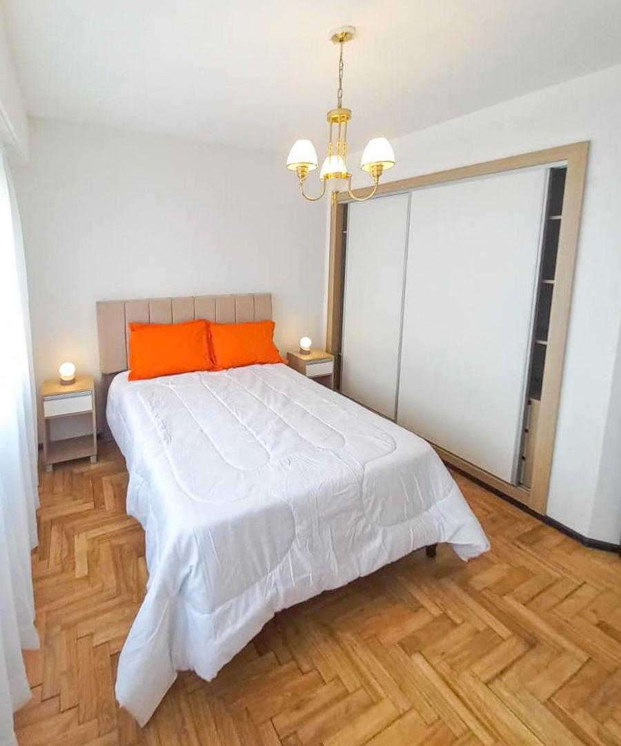 Foto de DEPARTAMENTO DE 3 AMBIENTES A LA CALLE CON BALCON SALIENTE, imagen 2