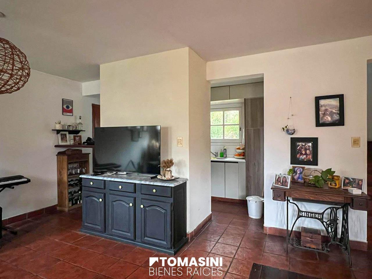 Foto de CHALET DE4 AMBIENTES DE DOS PLANTAS CON GARAGE Y PARRILLA, imagen 4