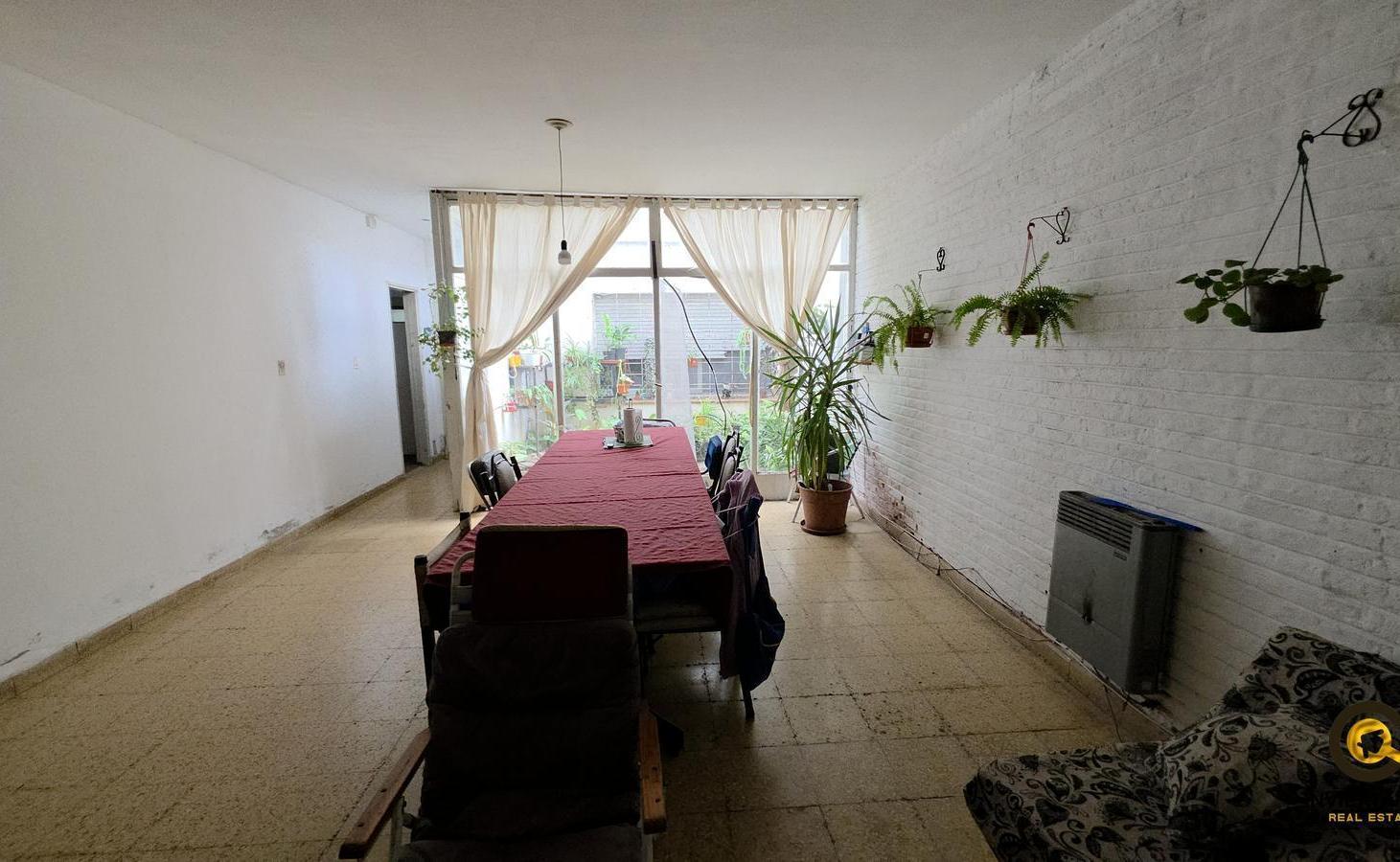 Foto de Oportunidad en B° Crisol: Amplia casa de 4 dormitorios a refaccionar, imagen 1