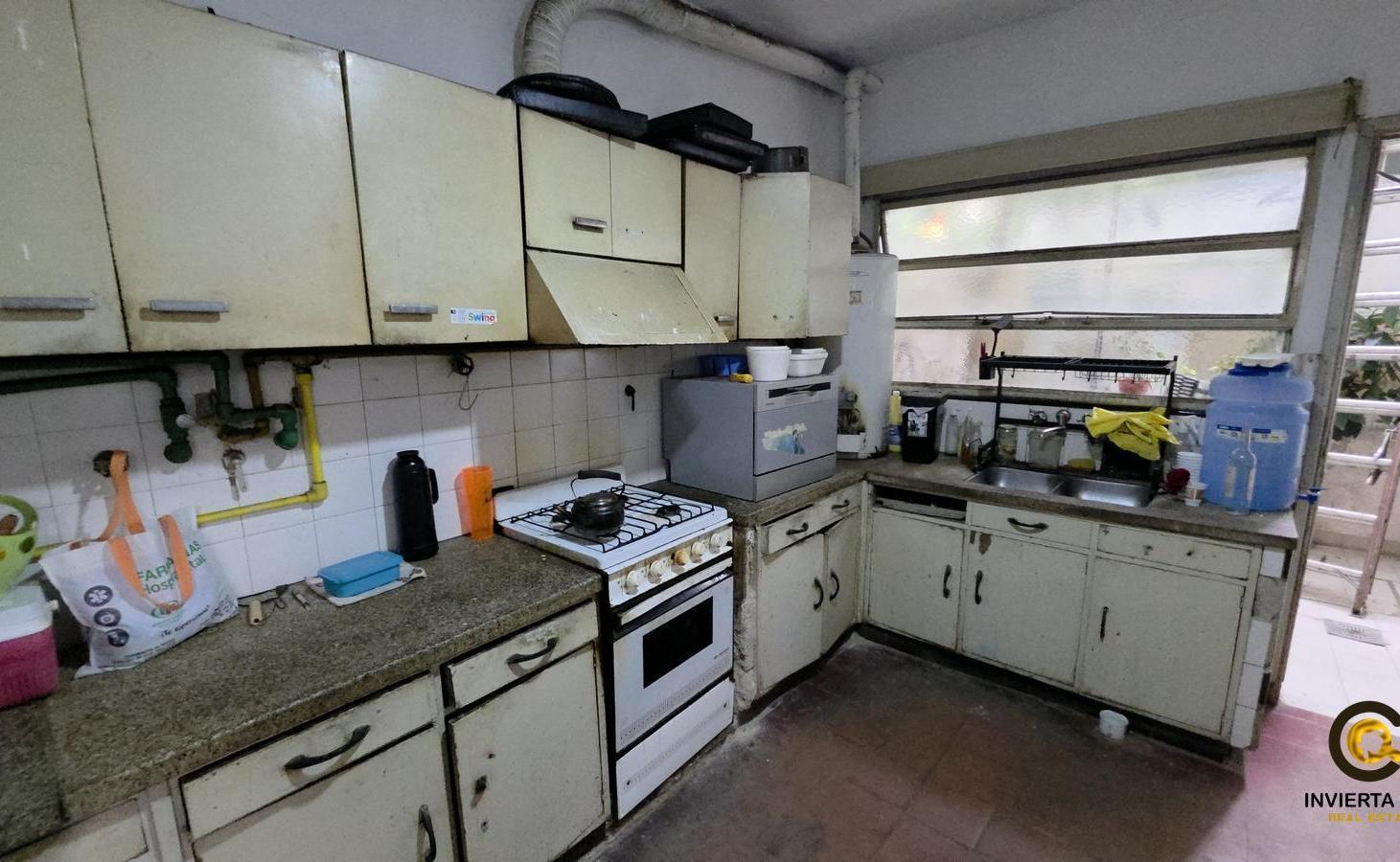 Foto de Oportunidad en B° Crisol: Amplia casa de 4 dormitorios a refaccionar, imagen 4
