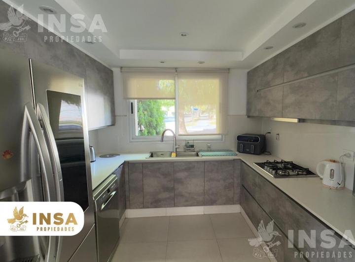 VENTA DE CASA EN BARRIO DALVIAN 5