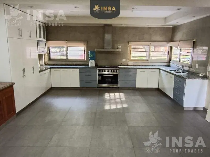INSA PROPIEDADES OFRECE CASA EN ALQUILER EN LAS HERAS 3