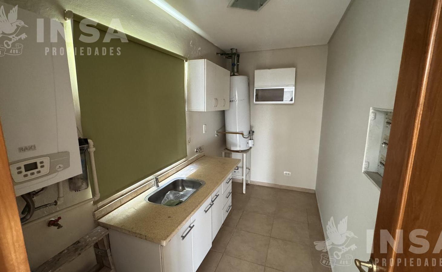 Foto de CASA EN SAN MARTIN CON 4 DORMITORIOS, COCHERA,QUINCHO Y PILETA, imagen 4