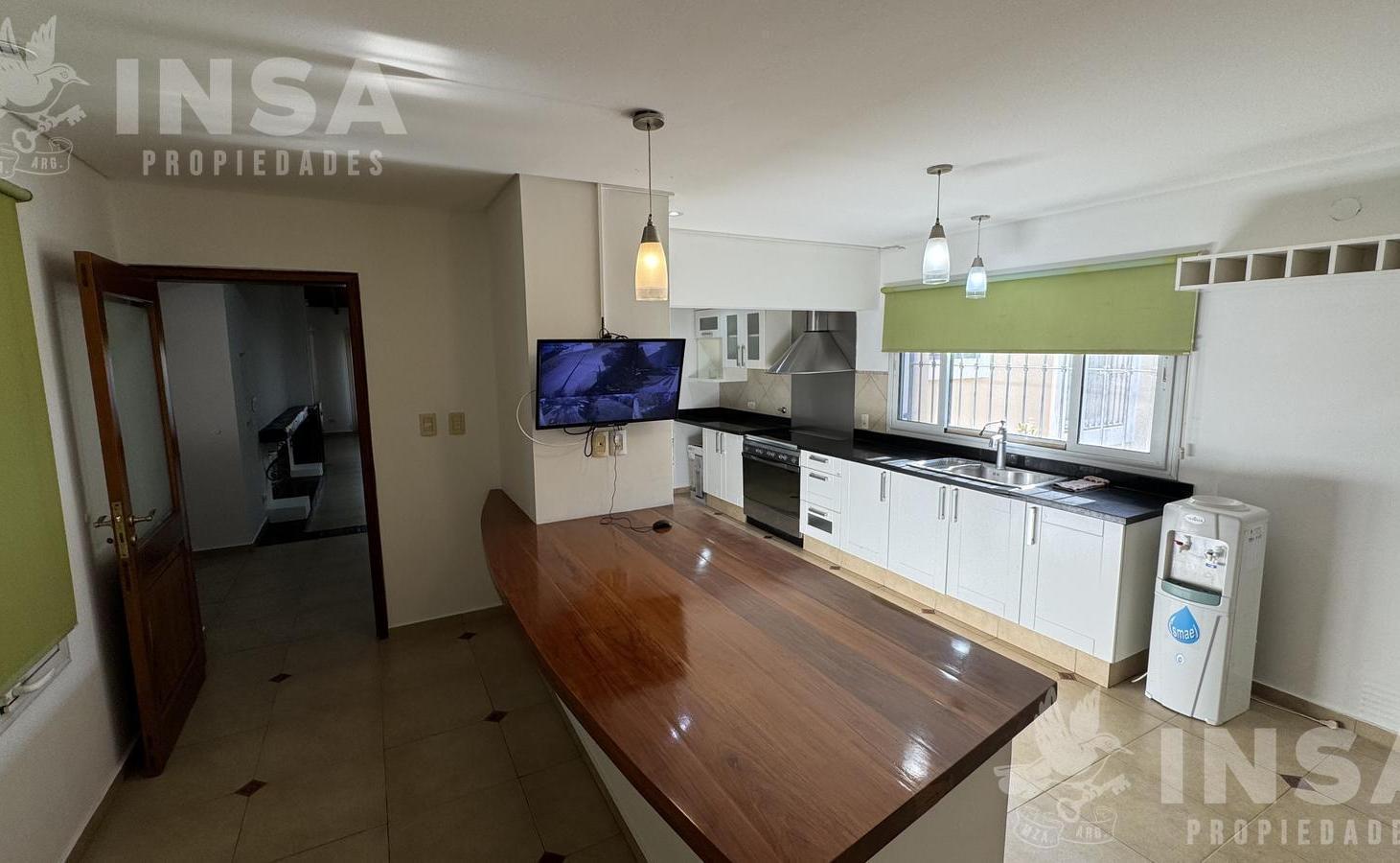 Foto de CASA EN SAN MARTIN CON 4 DORMITORIOS, COCHERA,QUINCHO Y PILETA, imagen 3